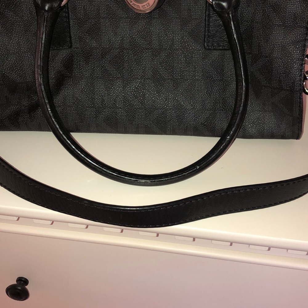 LIKE NEW Authentic Michael Kors Bag - Picture 6 of 7